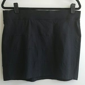 Stretchy black skirt